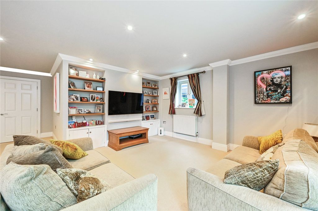 Property photo 2 of 25 Picture No. 27