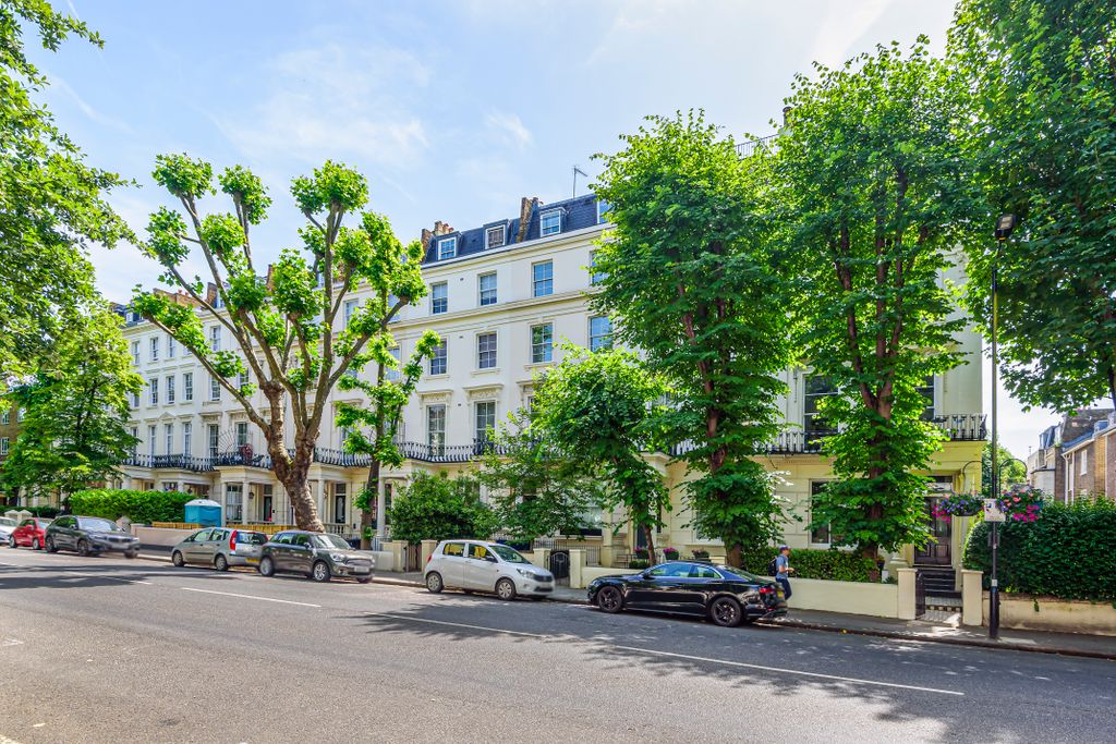 Property photo 3 of 21 Front