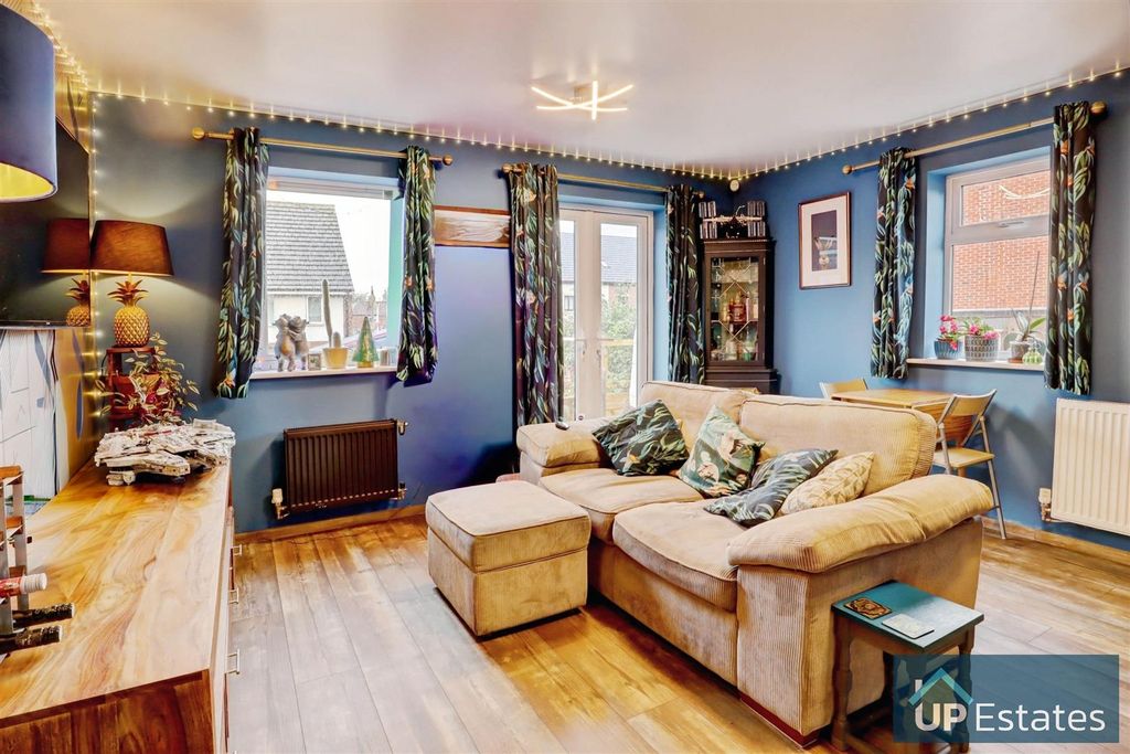 Property photo 3 of 13 Living Room