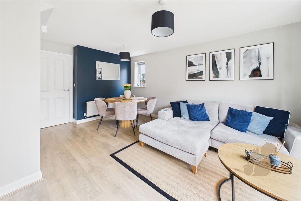 Property photo 3 of 22 Lounge/Diner