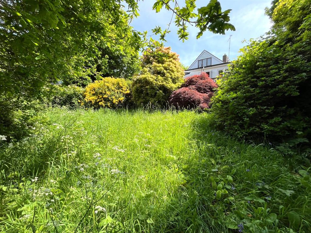 Property photo 2 of 16 4228 Garden.Jpg