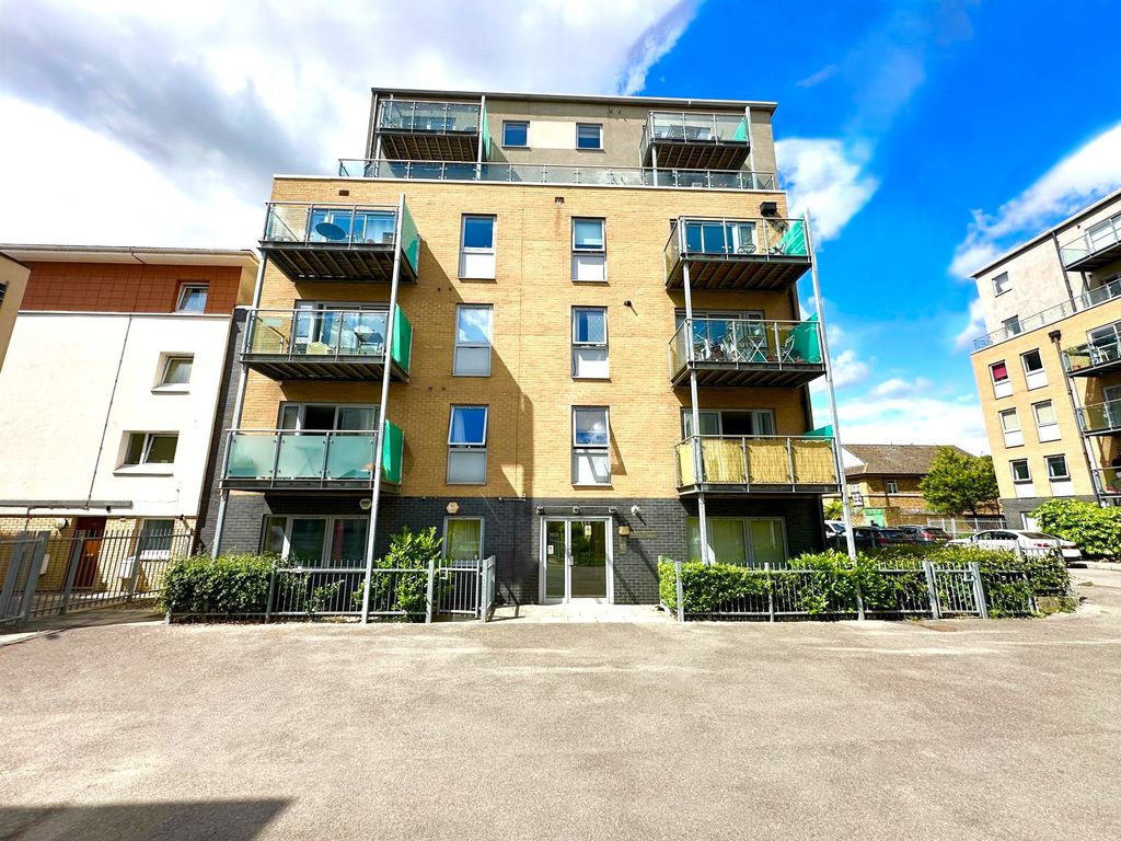 Property photo 1 of 12