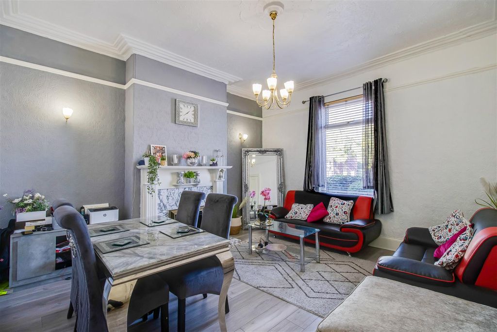 Property photo 1 of 12 Sitting/Dining Room