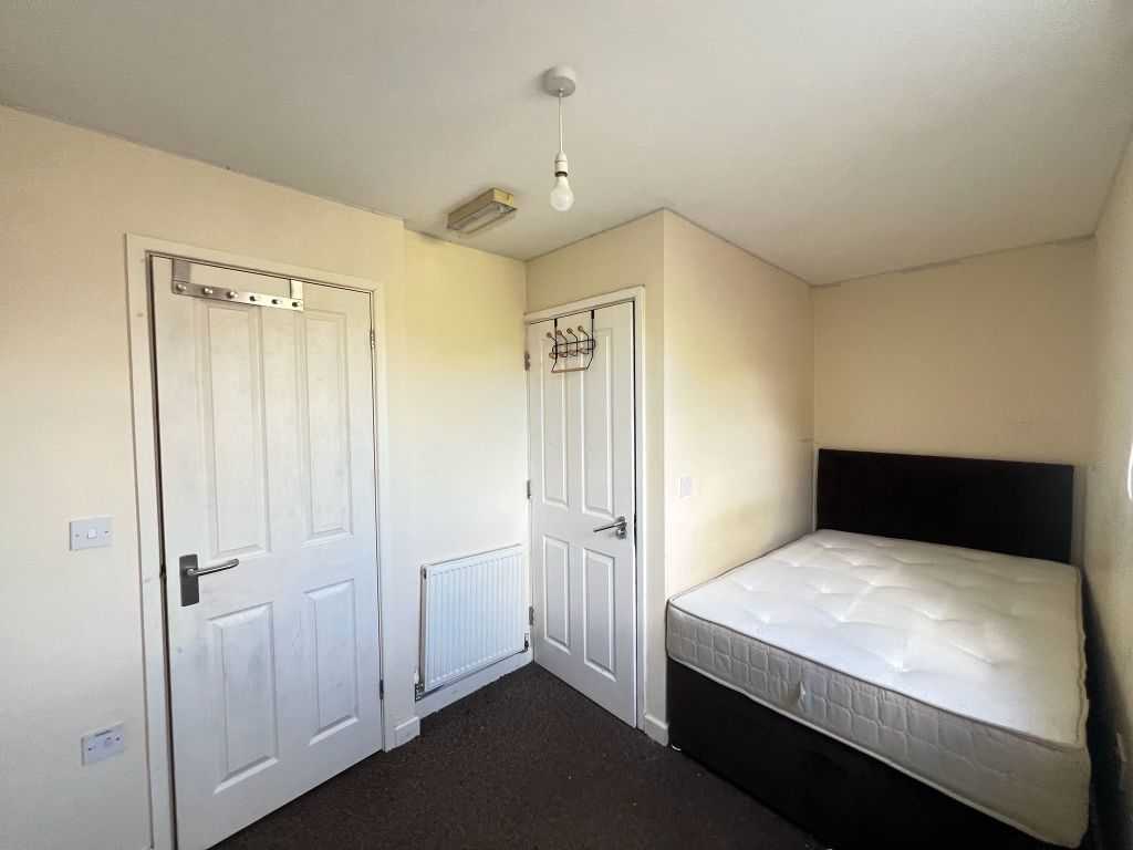 Property photo 2 of 7 d827825E-Ade9-4017-8Be7-7339719Ac1A4