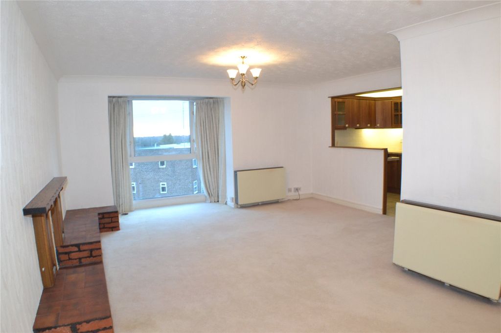 Property photo 2 of 11 Lounge