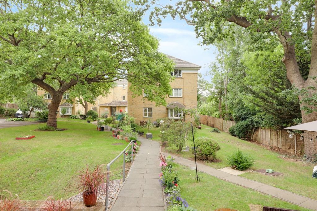 Property photo 1 of 11 14-061Bjhpropworld - 22 Albermarle Lodge - 40.Jpg