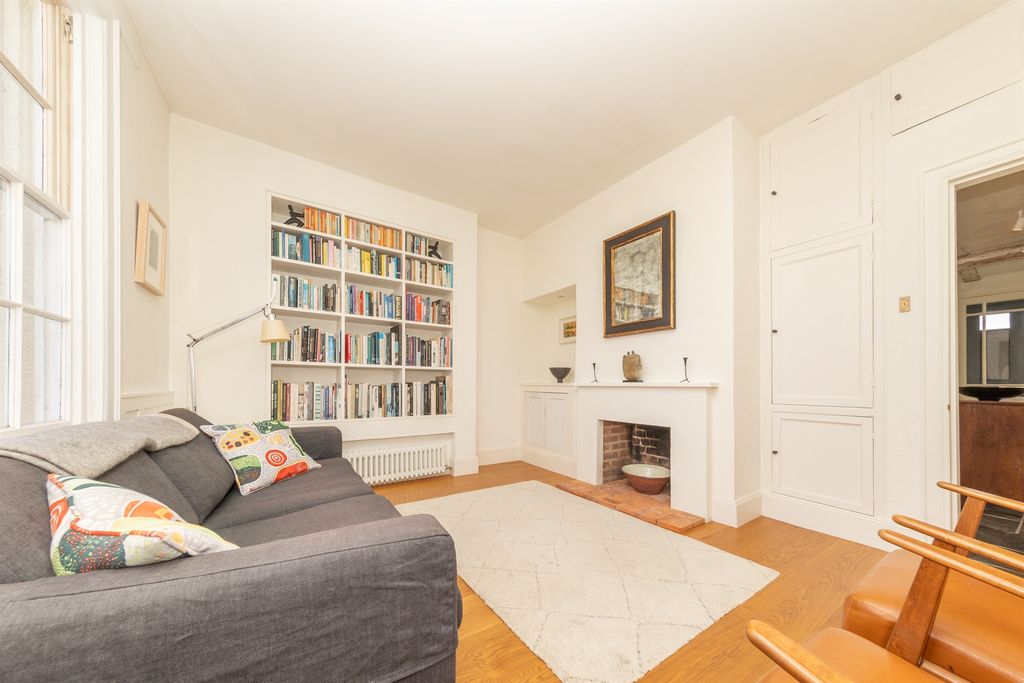 Property photo 2 of 19