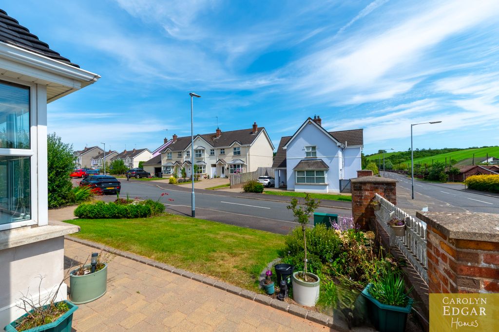 Property photo 2 of 65 015