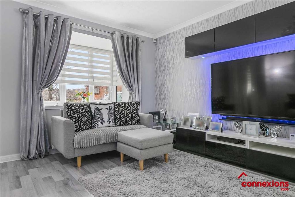 Property photo 2 of 25 Lounge (1)