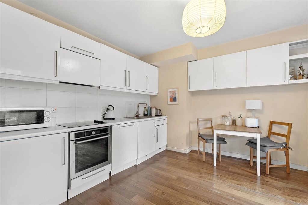 Property photo 2 of 10 Lounge/Kitchen