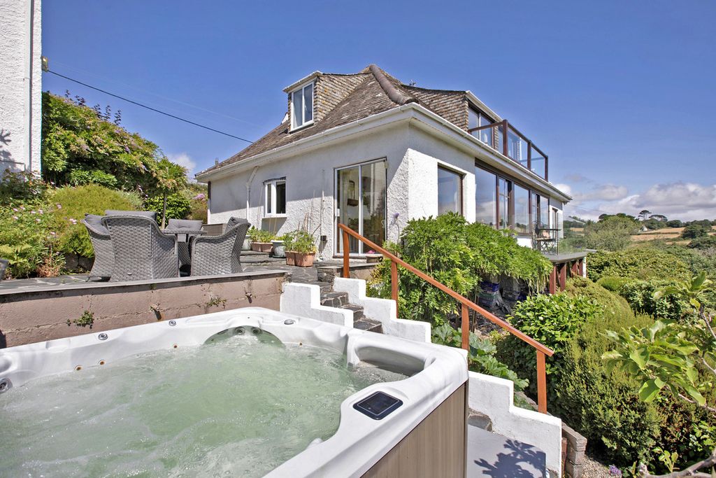 Property photo 2 of 50