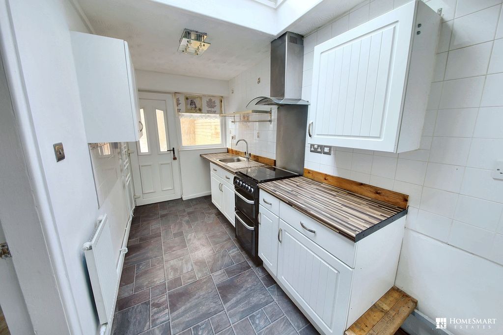 Property photo 3 of 12 Kitchen