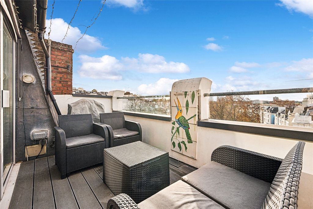 Property photo 2 of 13 Picture No. 15