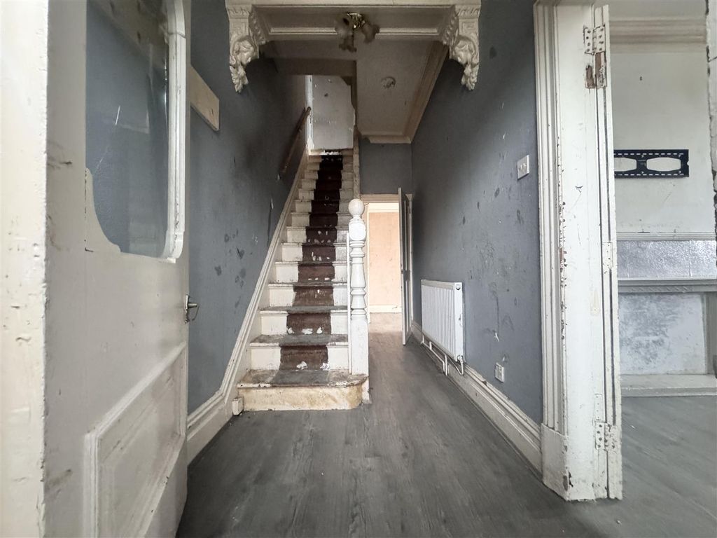 Property photo 2 of 13 Entrance Hall