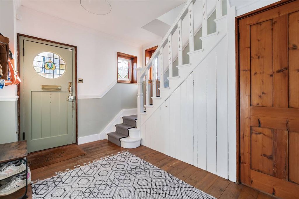 Property photo 3 of 28