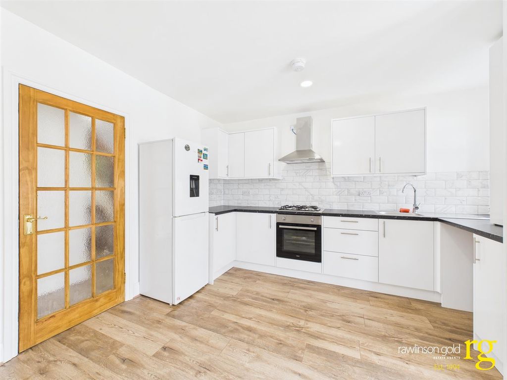 Property photo 3 of 10 Cam02900G0-Pr0271-Still013.Jpg