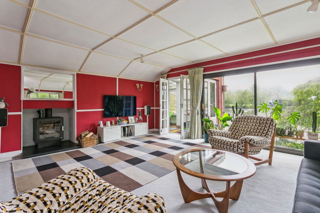 Property photo 2 of 15 Sitting Room