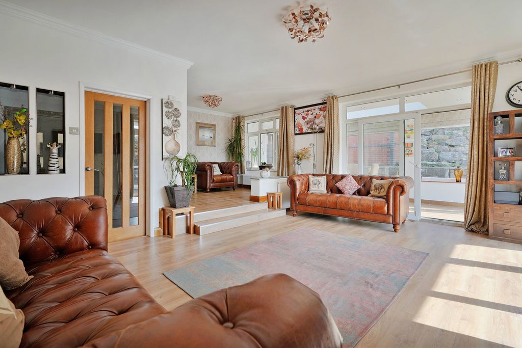 Property photo 2 of 38