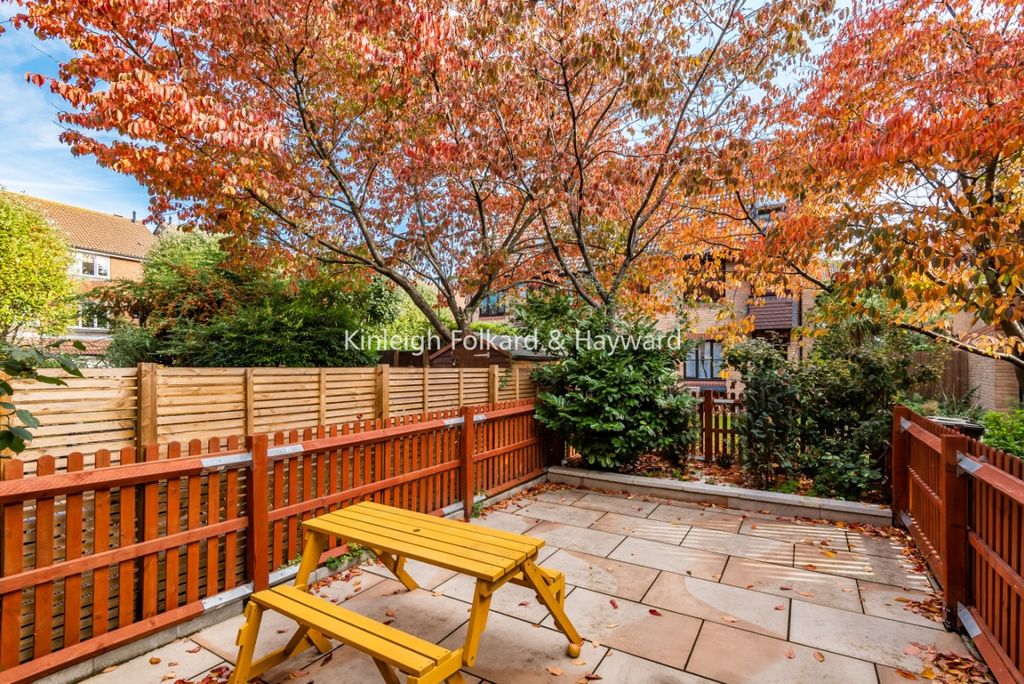 Property photo 2 of 6 Fbb5A2d3-9437-4F75-B