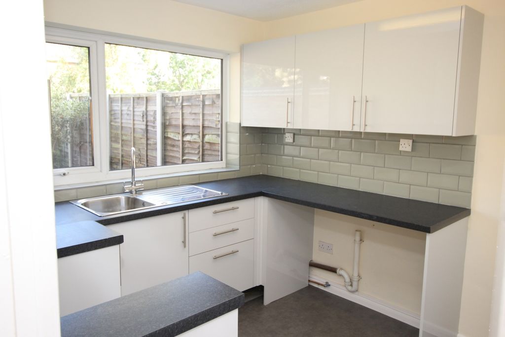 Property photo 2 of 8 Kitchen