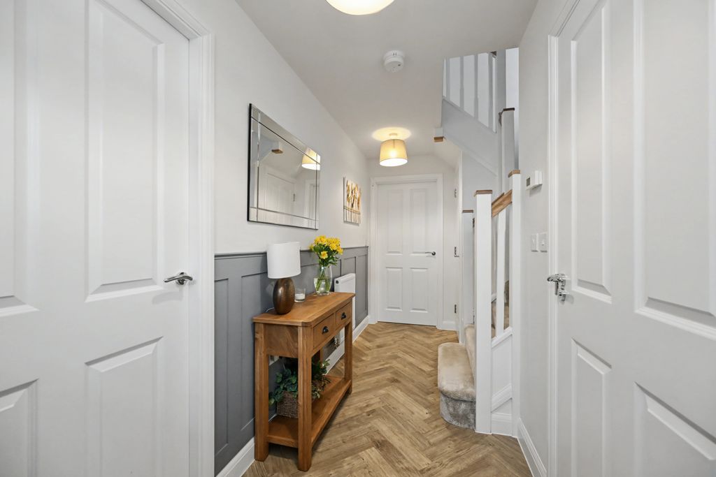 Property photo 2 of 25