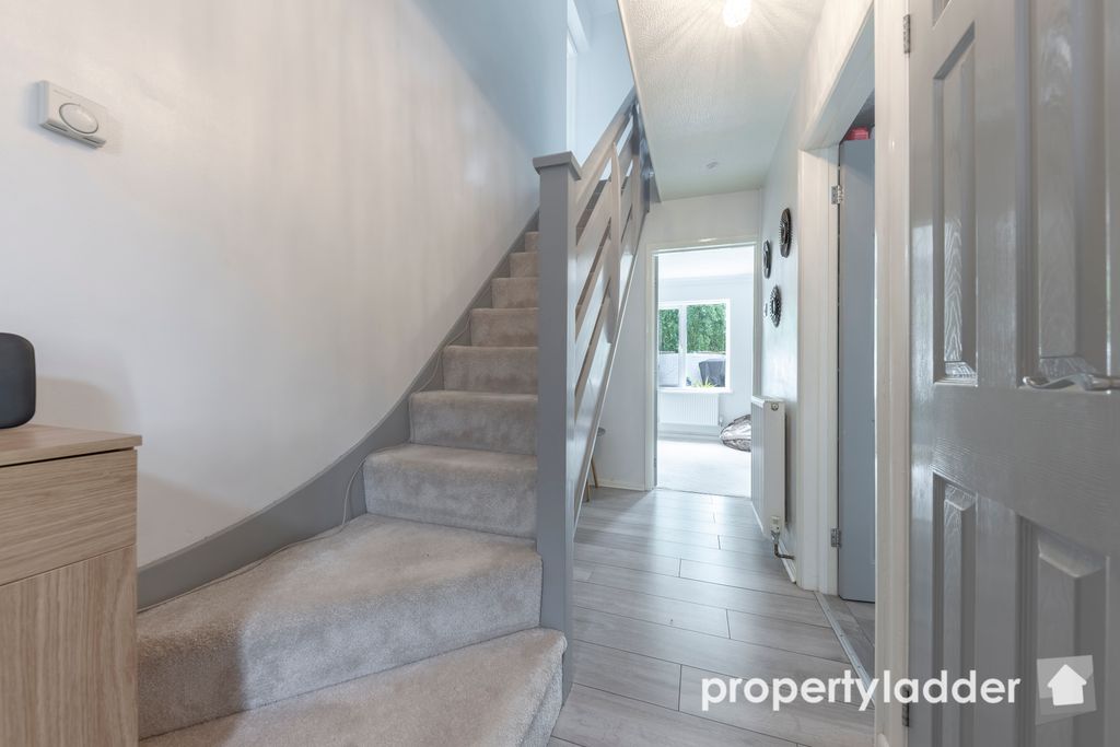 Property photo 3 of 16 Pl
