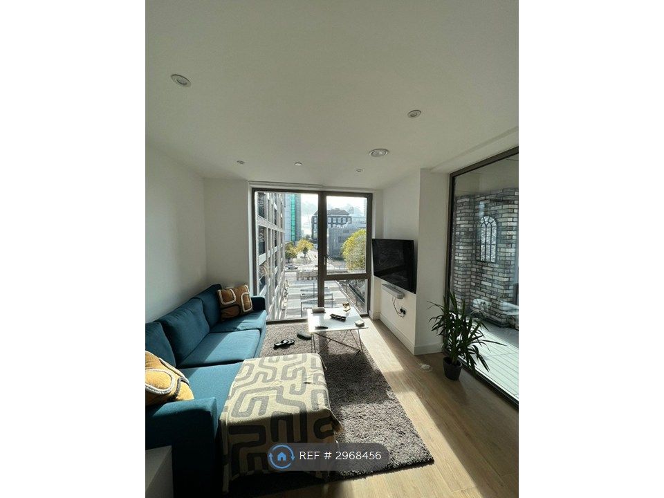 Property photo 1 of 21 Lounge