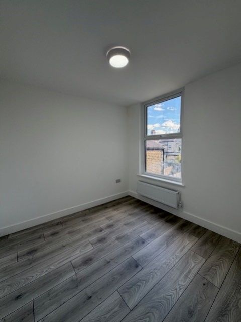 Property photo 3 of 9 Bed 2