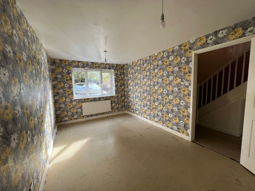 Property photo 3 of 10 7 Victoria Road, Leytonstone, E11 4Js