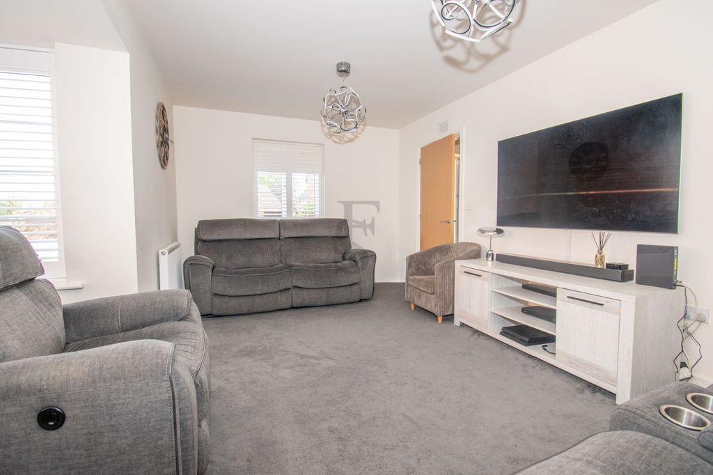 Property photo 2 of 19