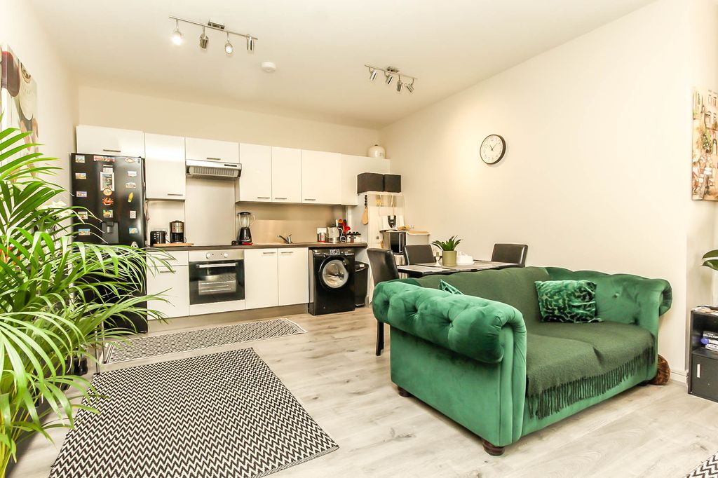 Property photo 2 of 7 Kitchen/Dining Room/Lounge