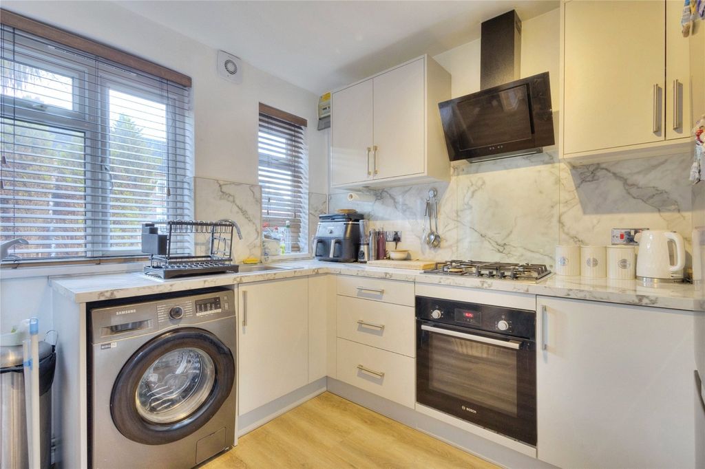 Property photo 2 of 21 Kitchen