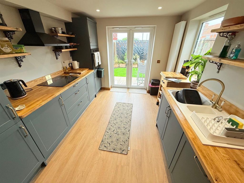 Property photo 2 of 24 Kitchen