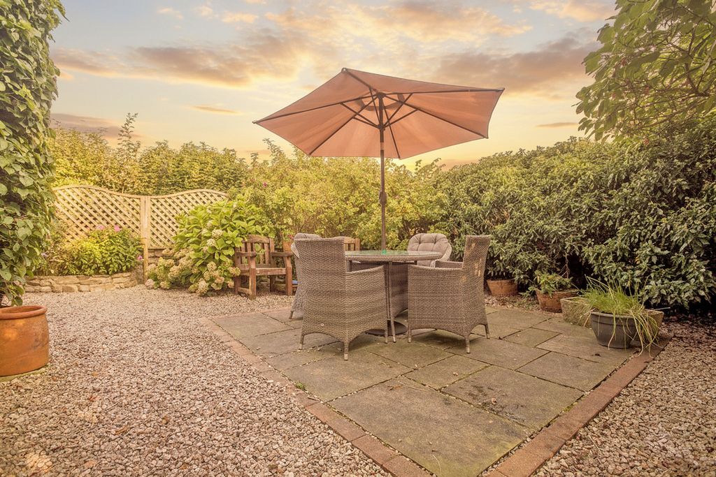 Property photo 2 of 28