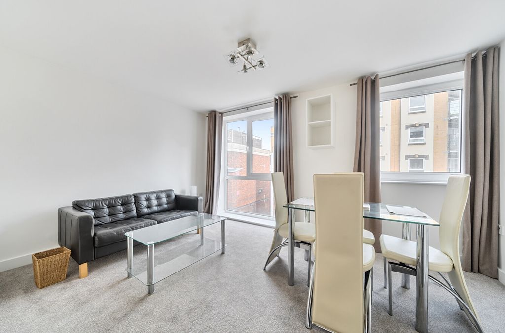 Property photo 2 of 9 1328512-8-687E595...