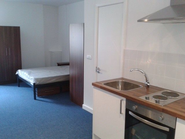 Property photo 2 of 10 Bright Studio With Kitchenette And Fitted Storage...