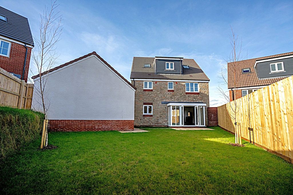 Property photo 3 of 16 Picture No. 20