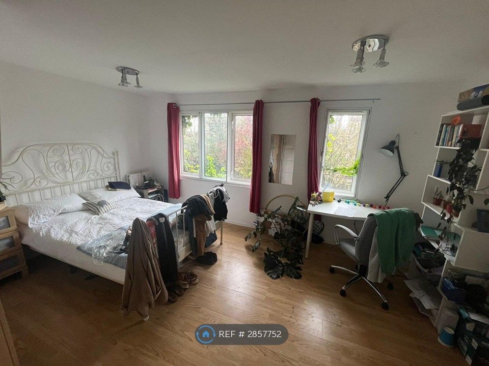 Property photo 3 of 11 Bedroom 1 (Previous Tenants)