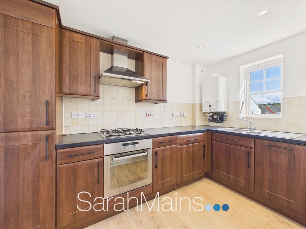 Property photo 3 of 9 Kitchen