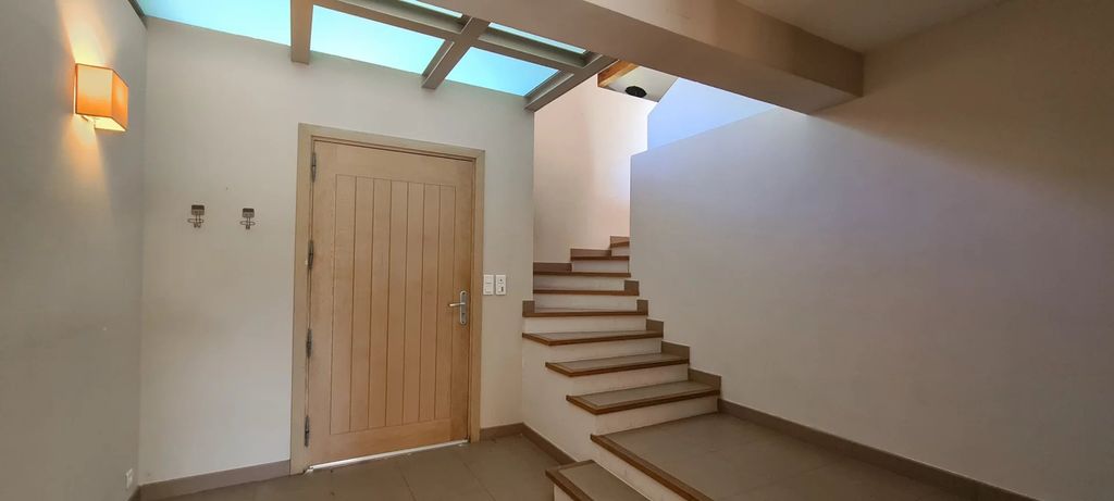 Property photo 3 of 24