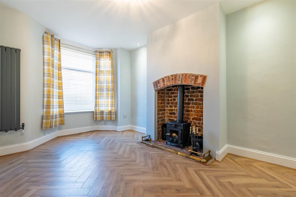 Property photo 2 of 23 Lounge