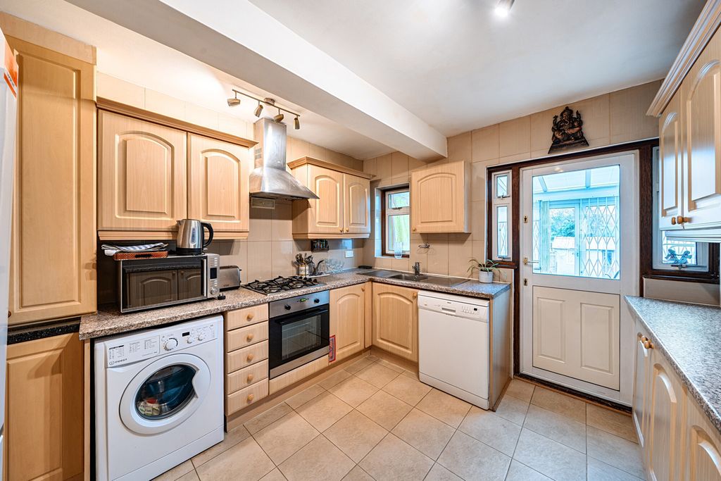 Property photo 2 of 18 1369028-9-68Ef6Ca...