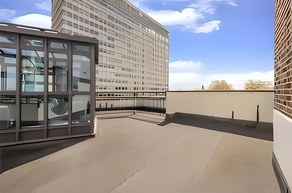 Property photo 2 of 10 Penthouse Garden Terrace
