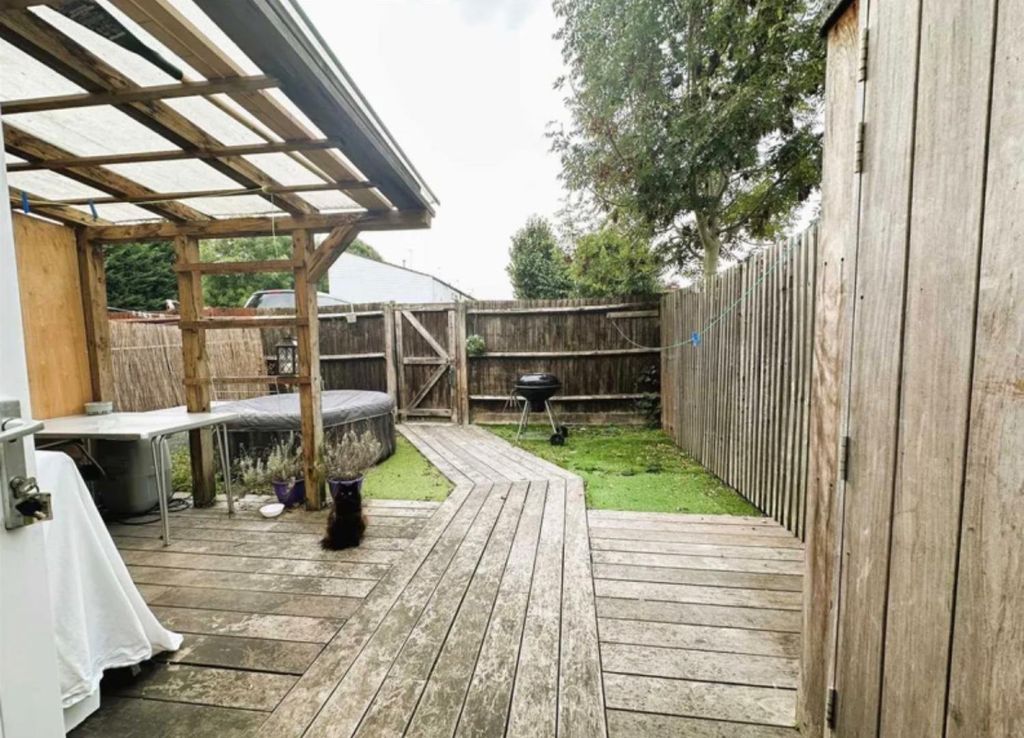 Property photo 1 of 8 Garden.Jpg