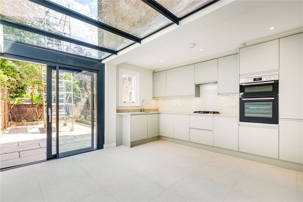 Property photo 1 of 13 Picture No. 18