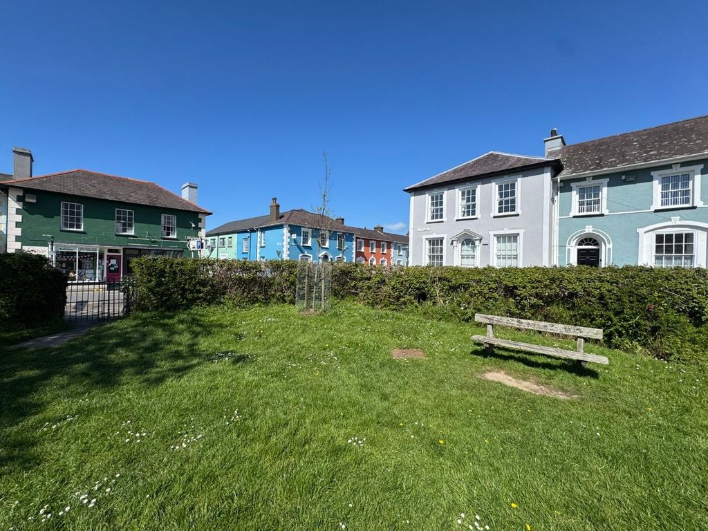 Property photo 2 of 37
