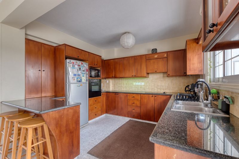 Property photo 2 of 25 Kitchen