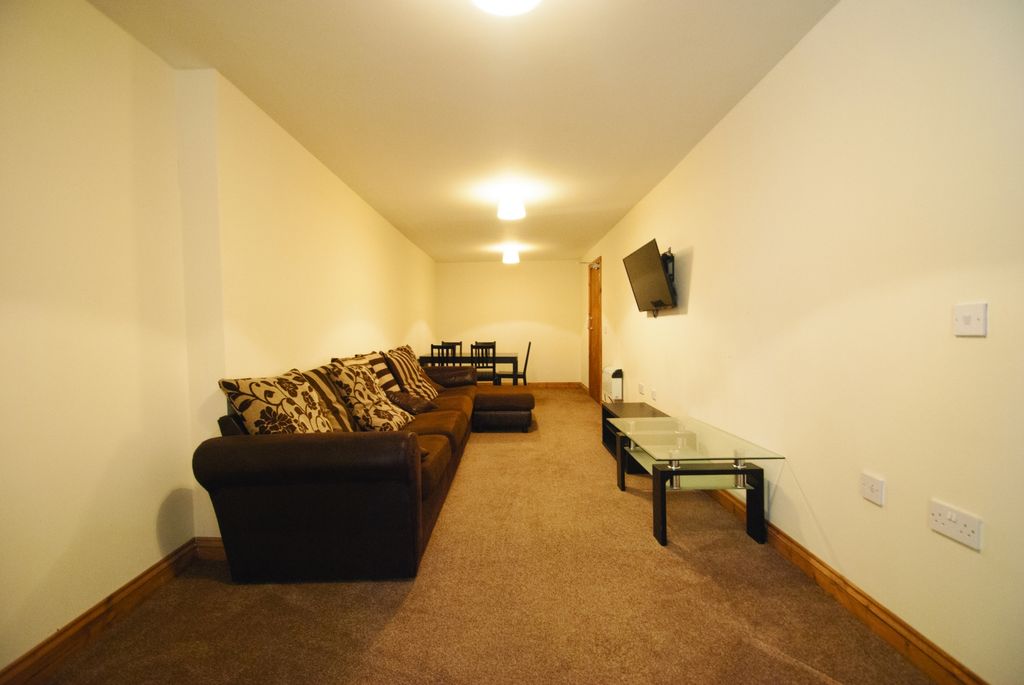 Property photo 3 of 15 Photo 2