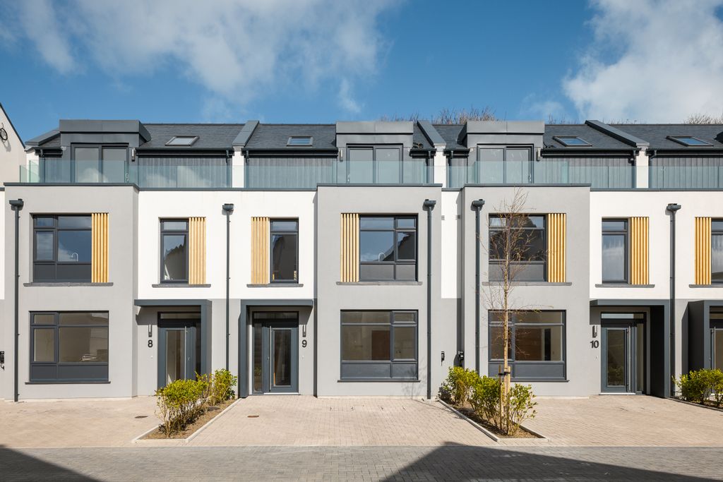 Property photo 2 of 20