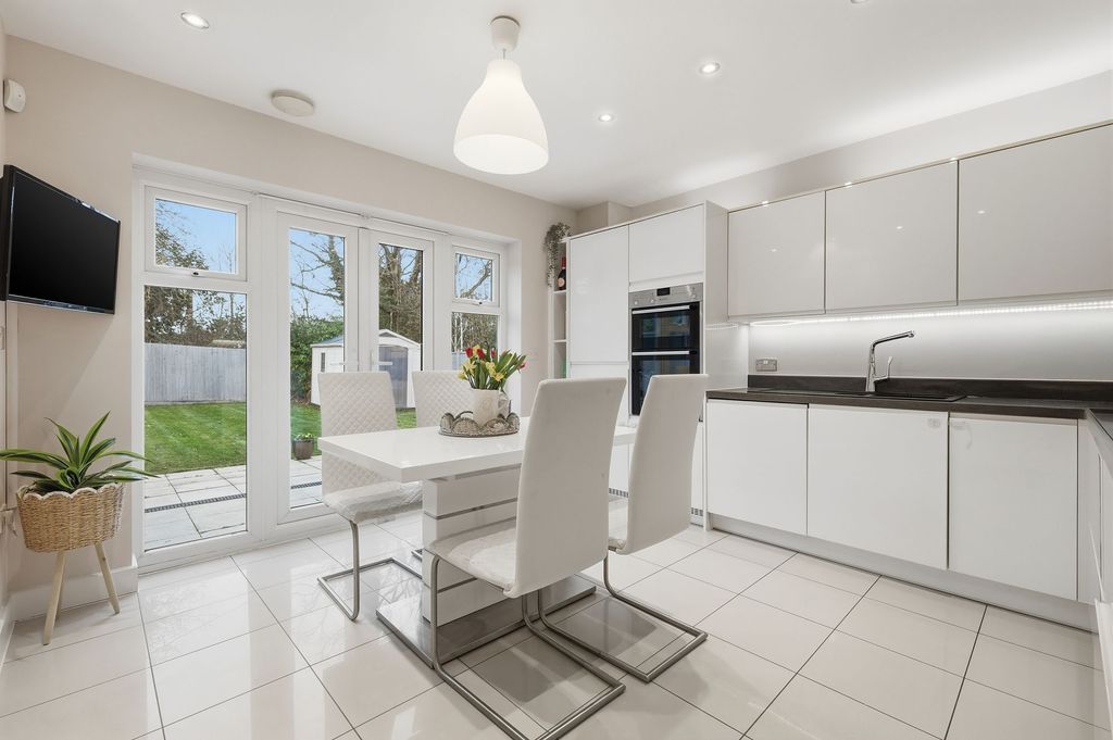 Property photo 2 of 17 Kitchen/Diner